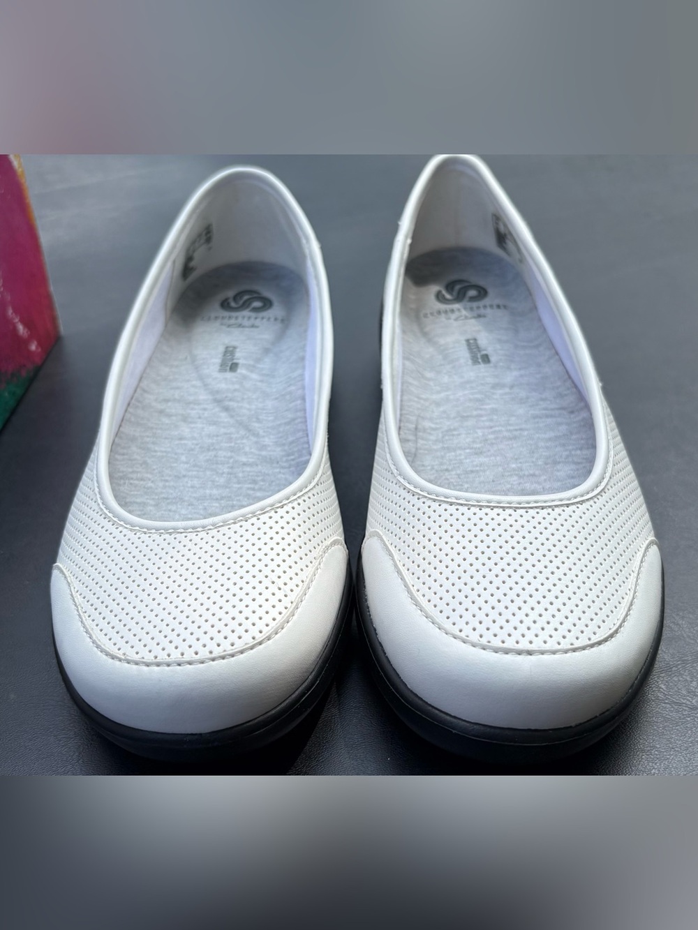NEW women’s white leather Clark’s Cloudsteppers shoes. Lightweight flats - Picture 4 of 10